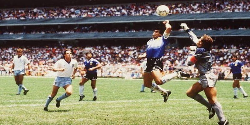 Ký ức về cầu thủ Diego Maradona sống mãi với khoảnh khắc “ Bàn tay của chúa” 