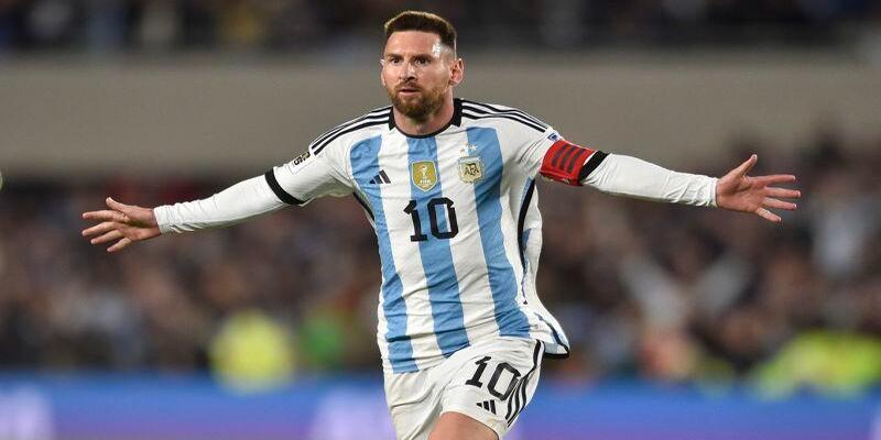 Lionel Messi đứng đầu trong top 10 huyền thoại bóng đá