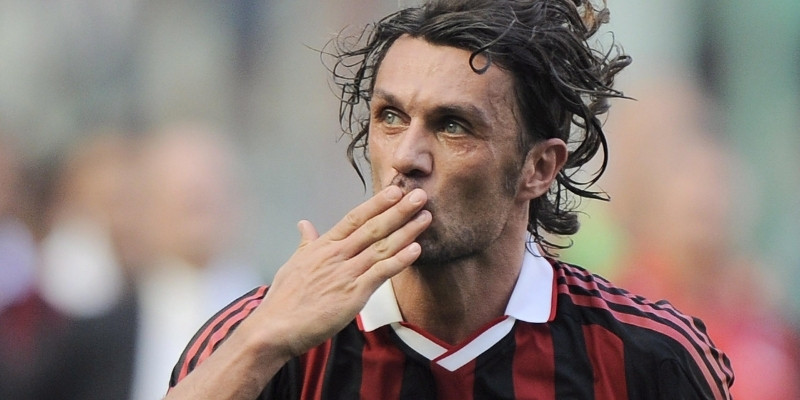 Paolo Maldini là hậu vệ vĩ đại trong bóng đá Italia