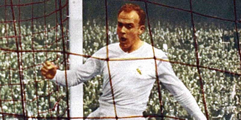 Di Stéfano là cầu thủ xuất sắc cả trong tấn công lẫn phòng ngự